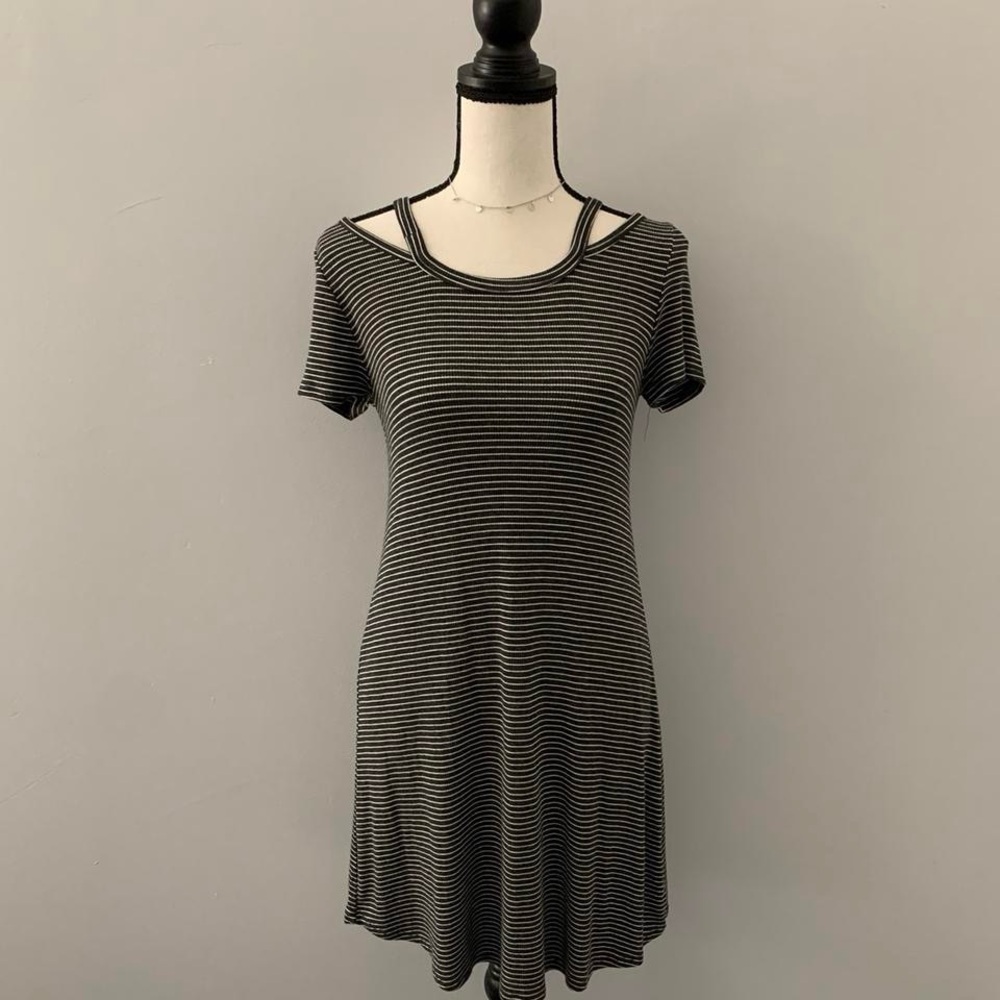 striped t-shirt dress with shoulder cutouts 🖤✨